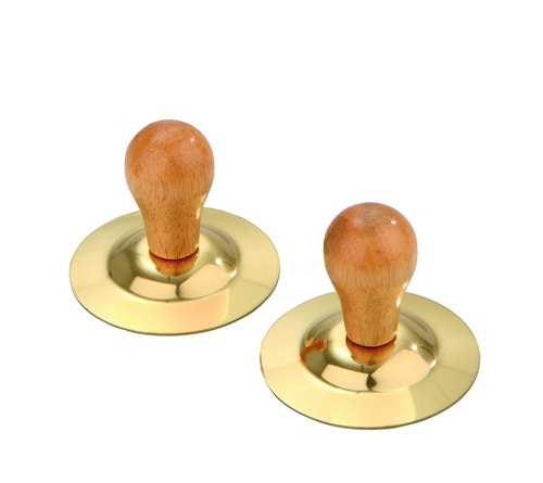 Bass bekkens met houten handgrepen