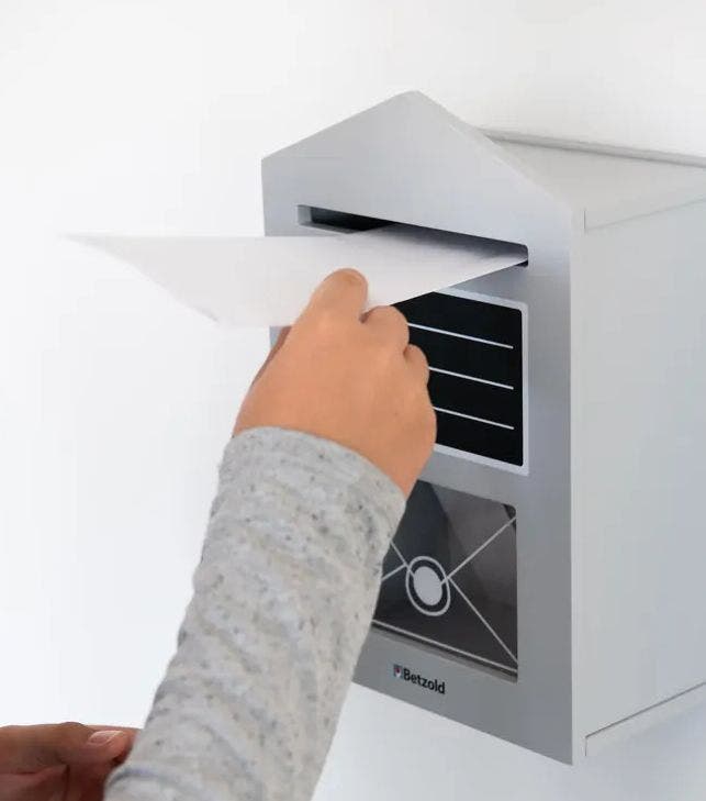 Houten kinderbrievenbus