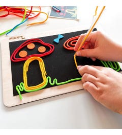 Spaghetti, een spel waarmee je met kleurrijke slierten een figuur maakt.